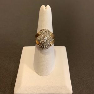 .75 Cluster diamond ring 10 K